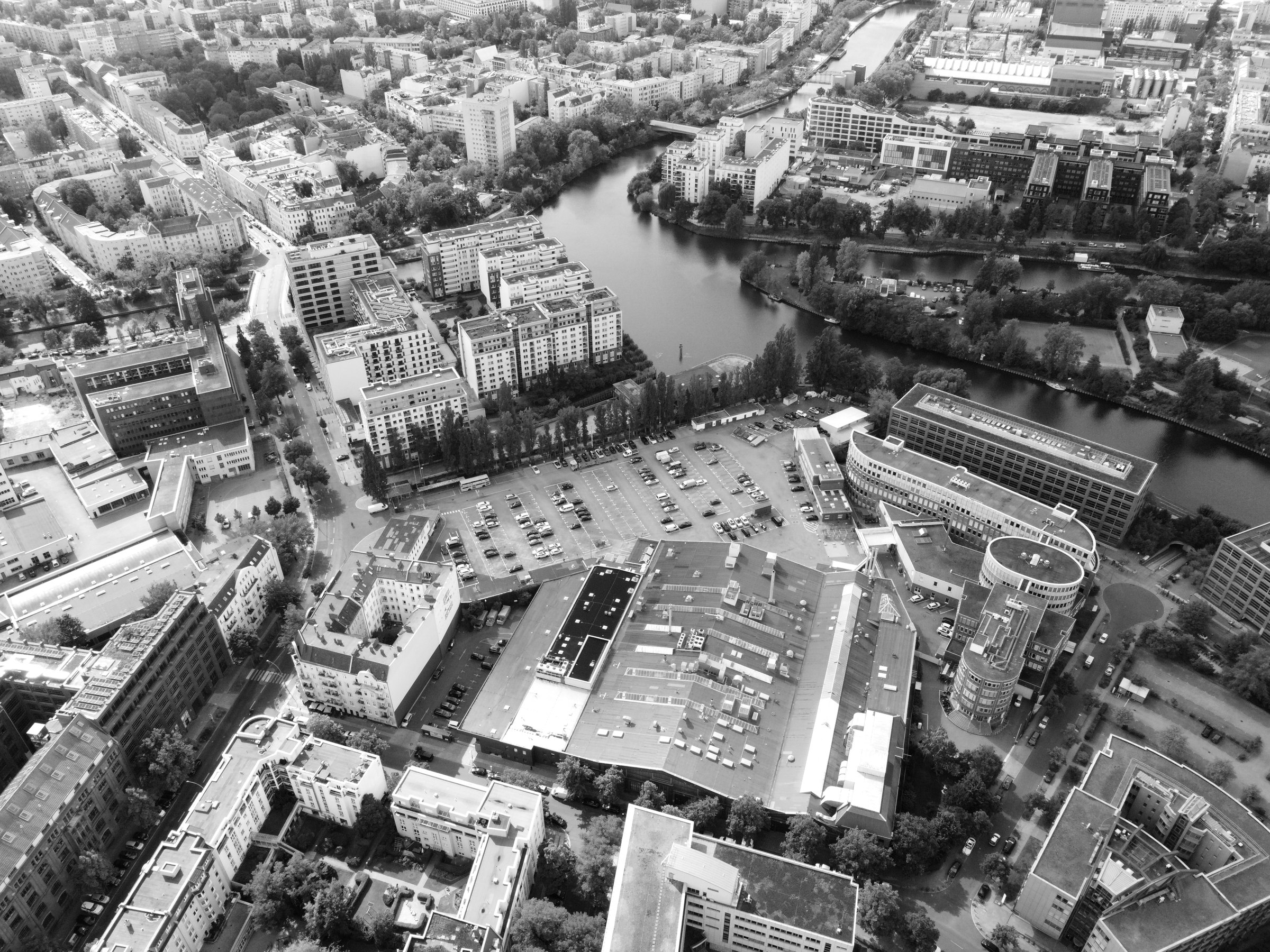 The site from high above with the Spree bend and the city, drone photo 08.09.2026